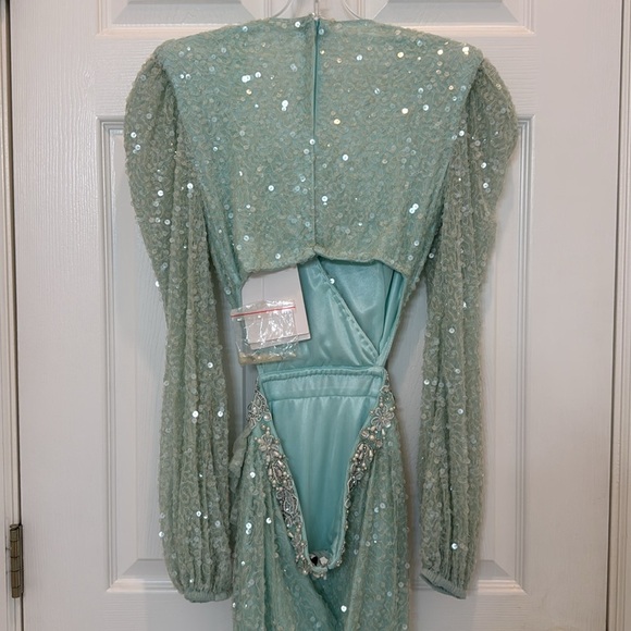 NWT Mac Duggal 5745 Sequined Faux Wrap Cut Out Puff Sleeve Gown Size 4 - Picture 8 of 14